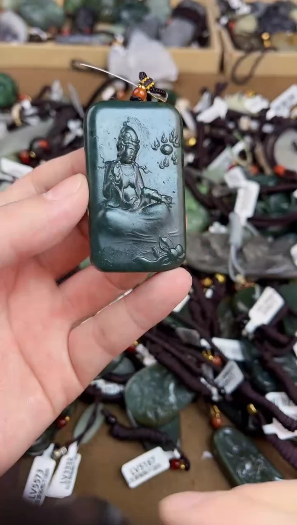 颈饰未镶嵌和田玉1