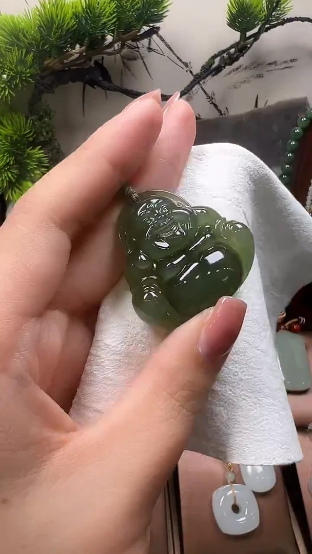 和田玉未镶嵌颈饰吊坠