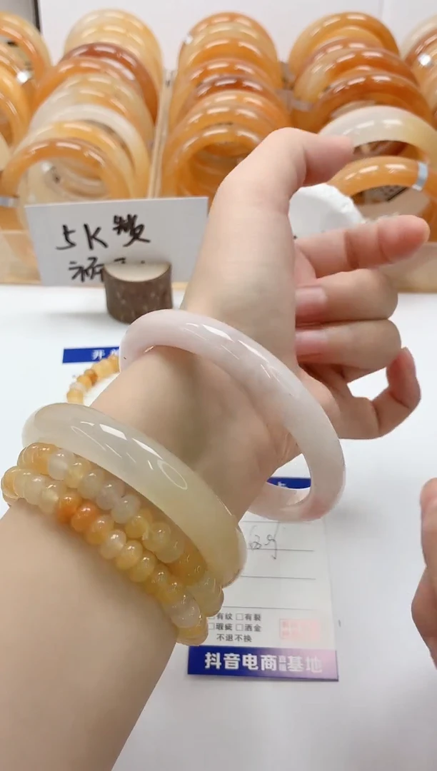 石英质玉手镯未镶嵌17/63.9