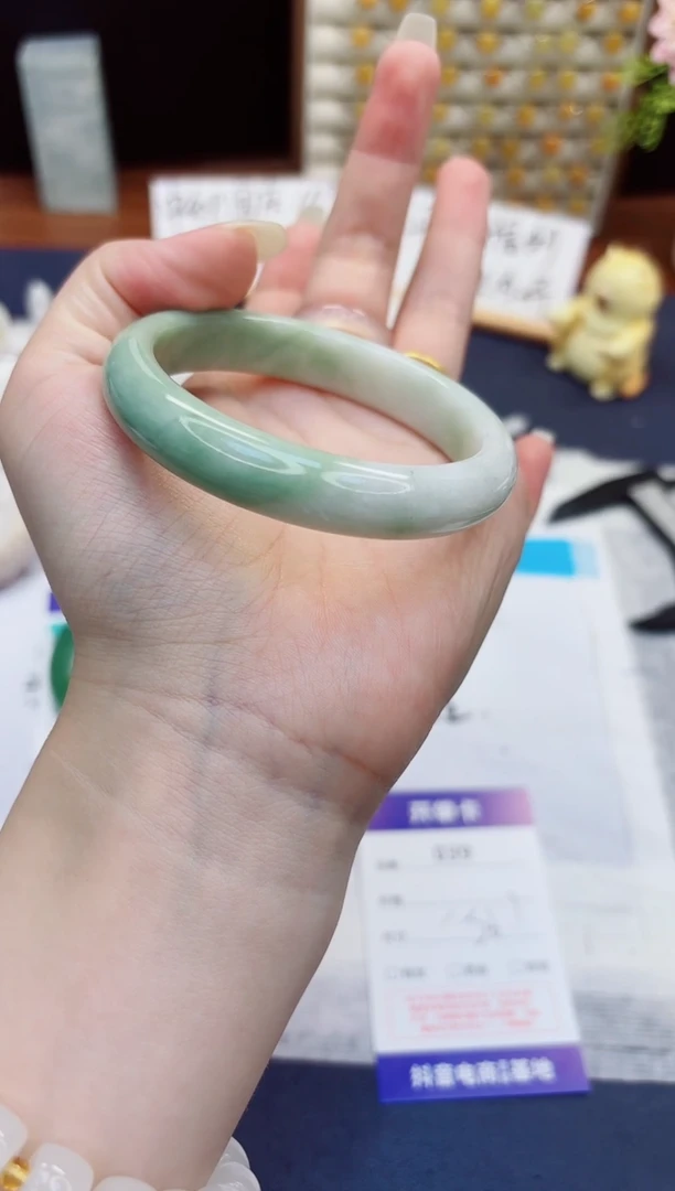 未镶嵌手镯石英质玉39-翠玉-圈口56