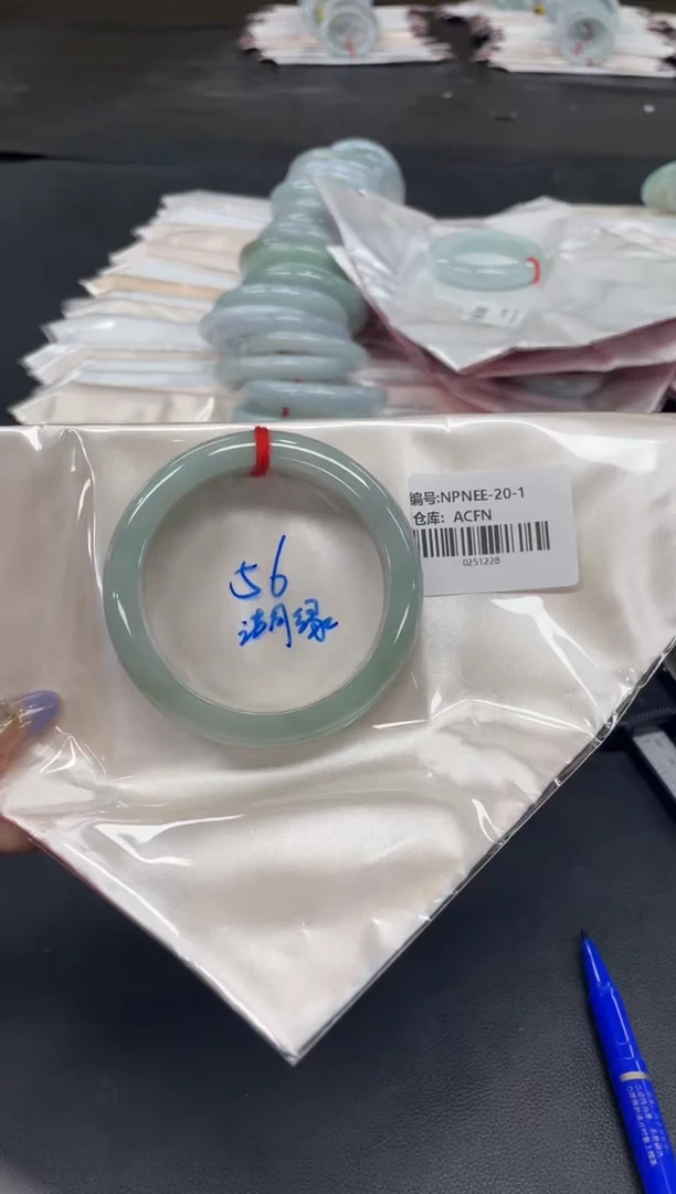 未镶嵌手镯翡翠翡翠手镯