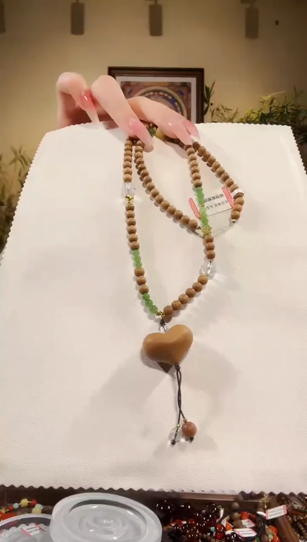 颈饰未镶嵌和田玉（碧玉）老山檀