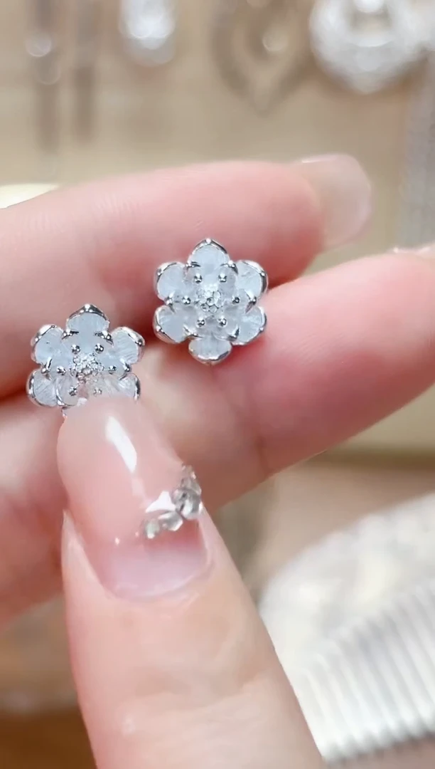 足银羽毛莲花耳钉2号