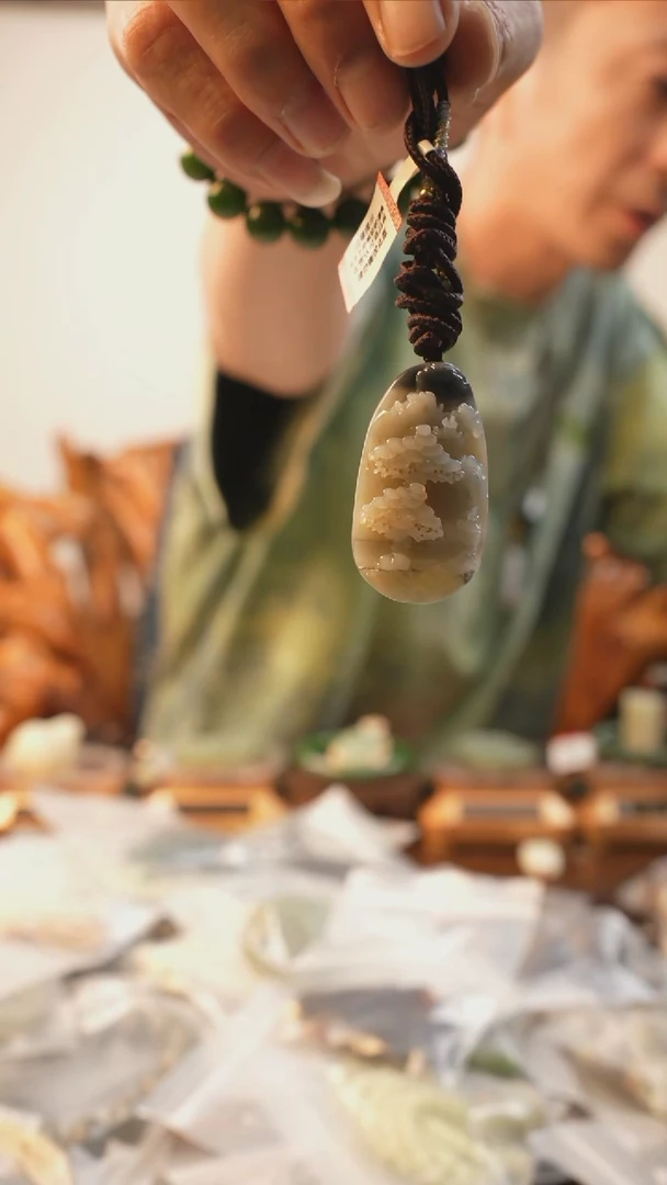 和田玉（糖玉）未镶嵌挂件山水牌