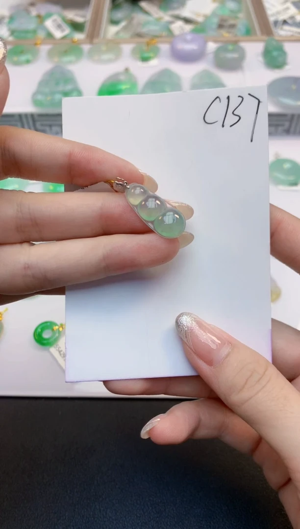 翡翠18K金镶嵌颈饰天然缅甸A货翡翠