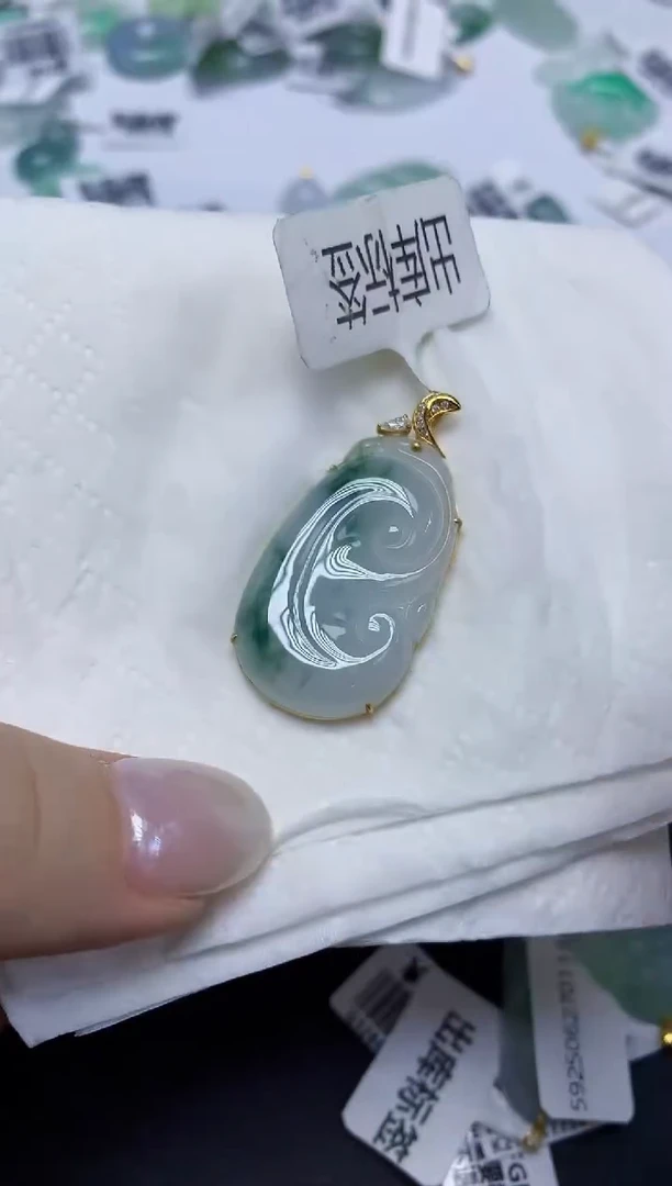 翡翠18K金镶嵌颈饰天然缅甸翡翠A货