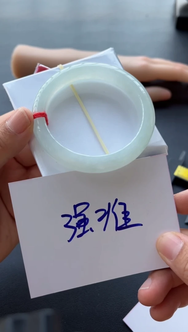 未镶嵌手镯翡翠多人