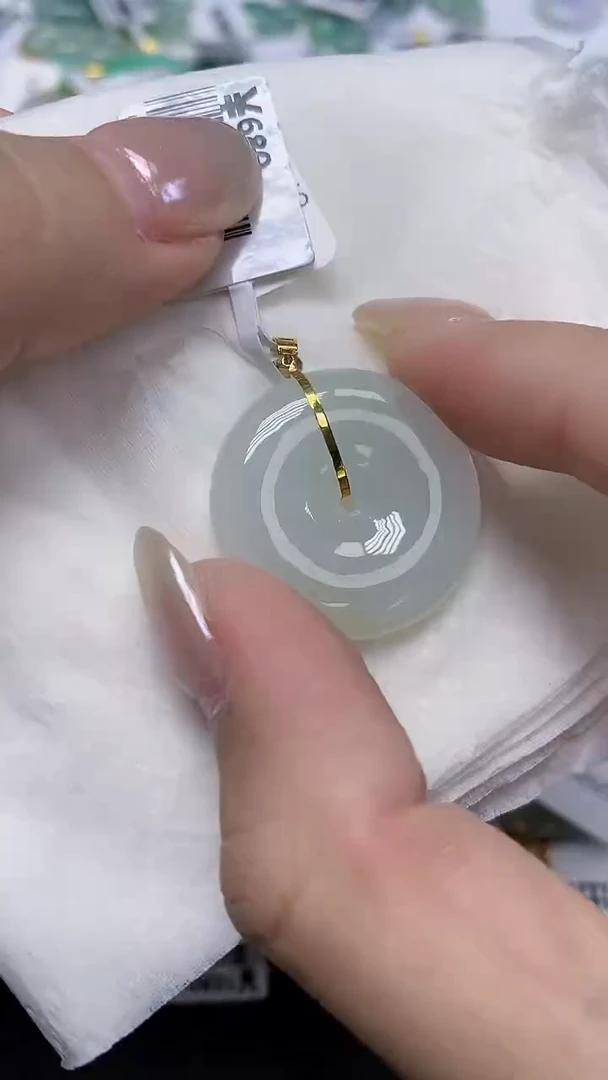翡翠18K金镶嵌颈饰天然缅甸翡翠A货