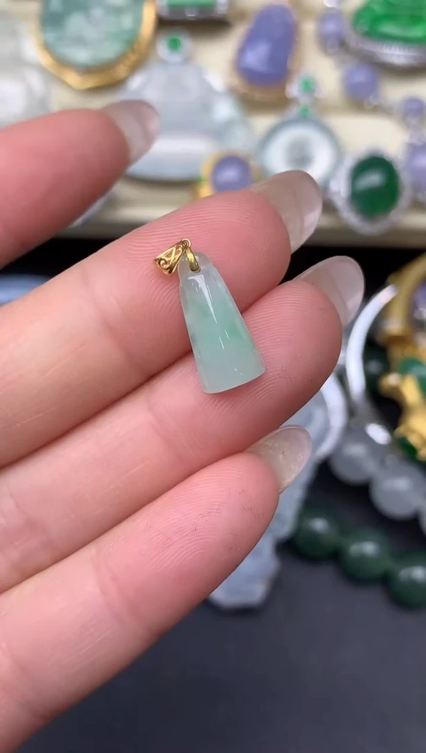 翡翠18K金镶嵌颈饰103-雪姐翡翠天天见