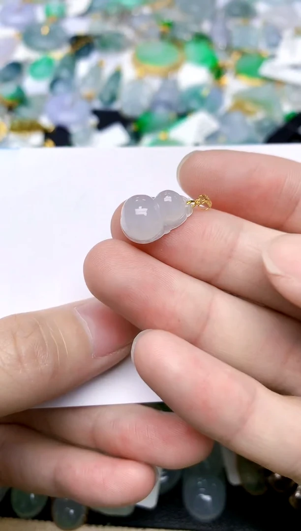 颈饰18K金镶嵌翡翠天然A货翡翠