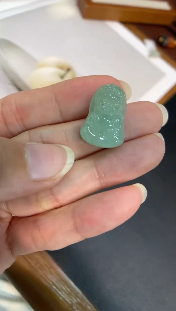 翡翠未镶嵌颈饰宝宝观音