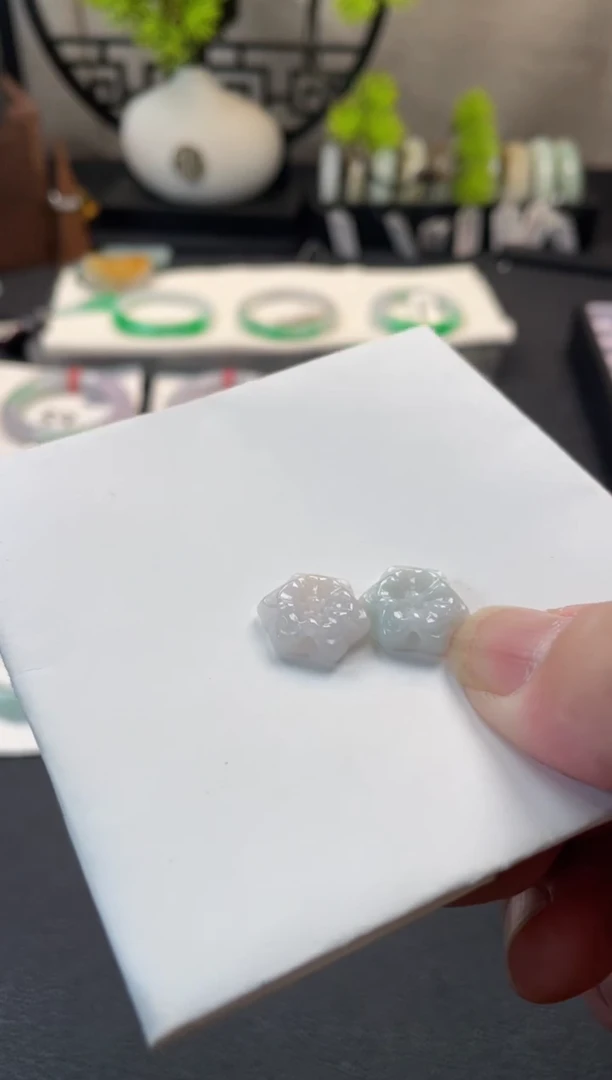 翡翠未镶嵌颈饰有纹裂