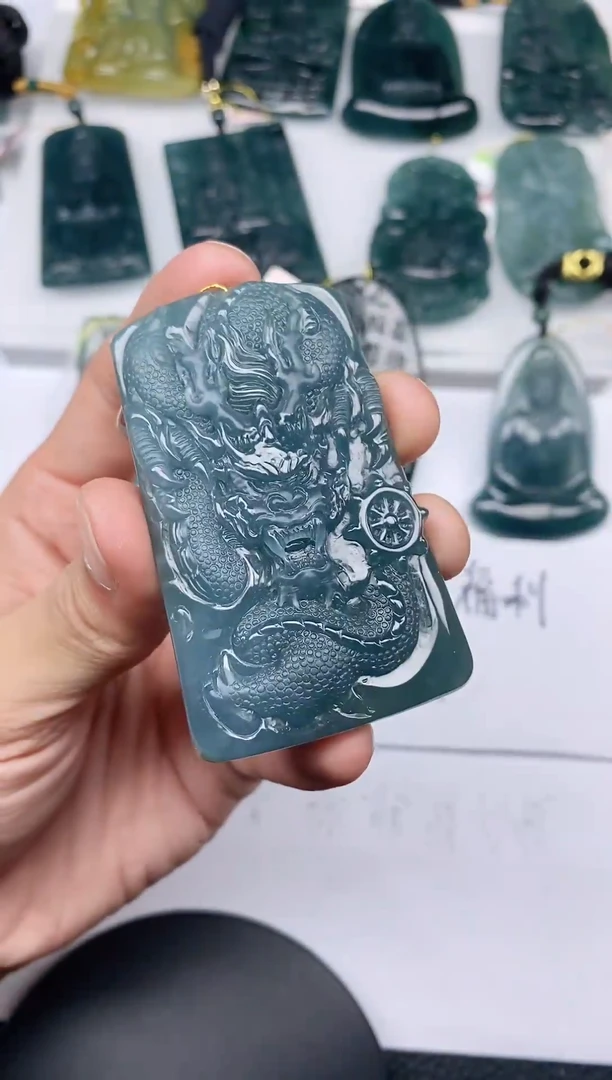 颈饰未镶嵌翡翠