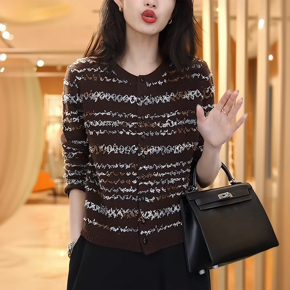 女士毛衣外套2025秋冬新款慵懒风高级感软糯洋气减龄休闲针织开衫