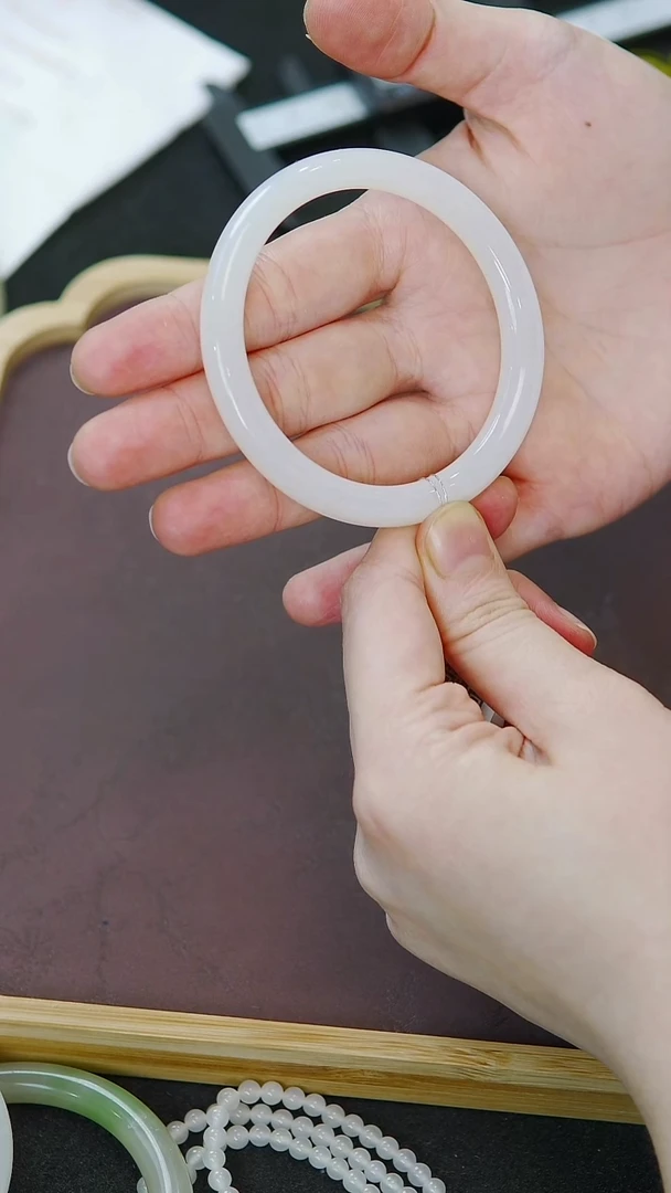 未镶嵌手镯和田玉53-54圈口   冰白圆条手镯