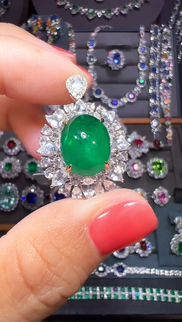 18K金镶嵌戒指祖母绿5.55克拉GUILD 沃顿绿