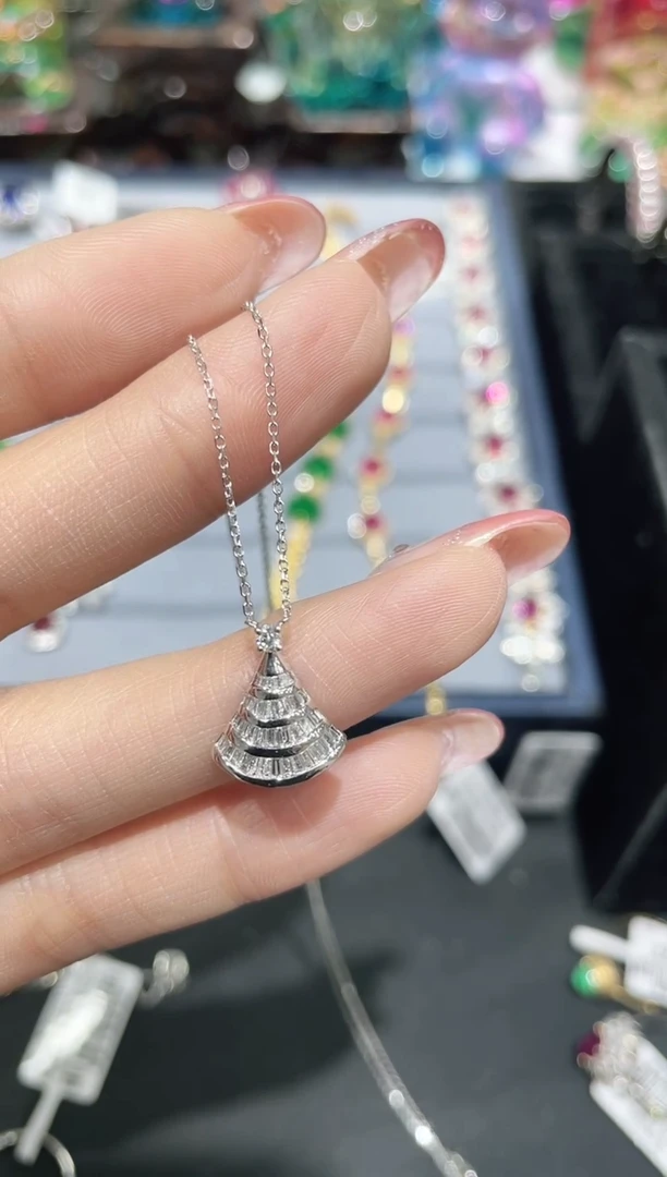 18K金镶嵌项链钻石项链