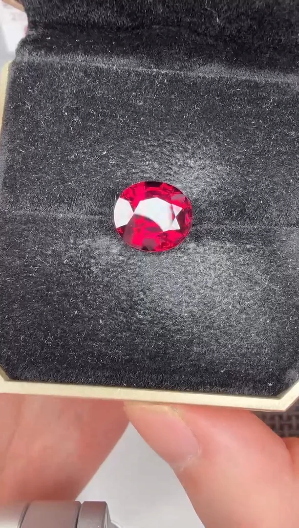 【闪购商品】石榴石椭圆红未镶嵌7ct-B012110