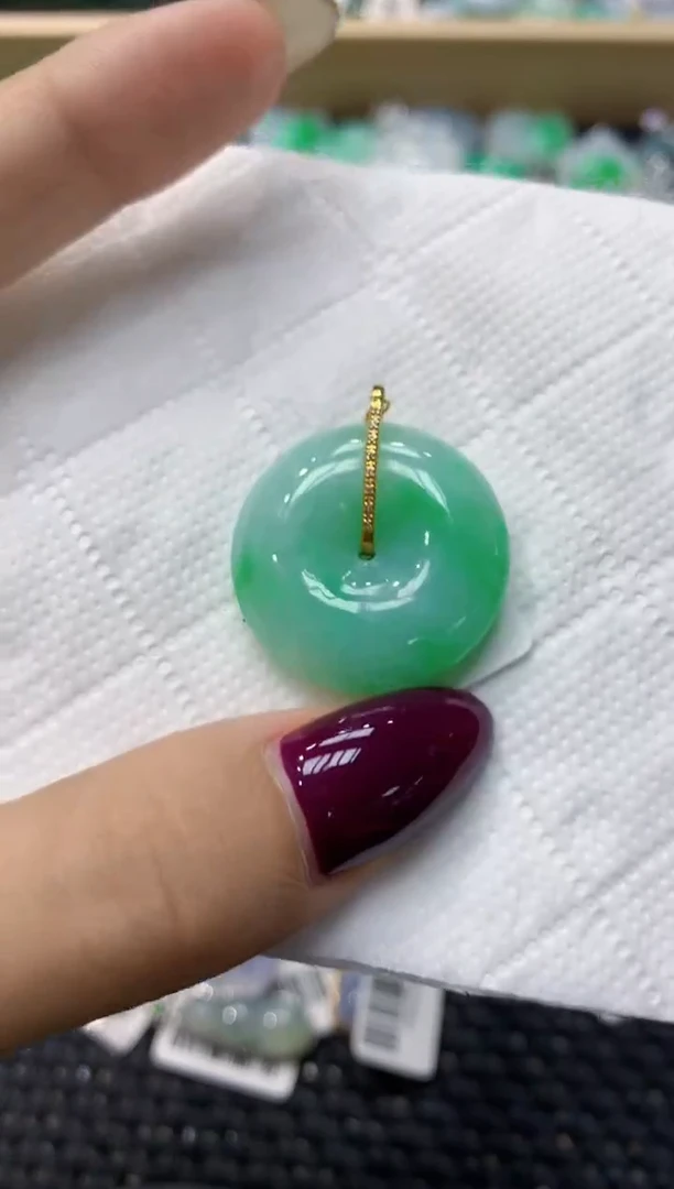 翡翠18K金镶嵌颈饰111111111111