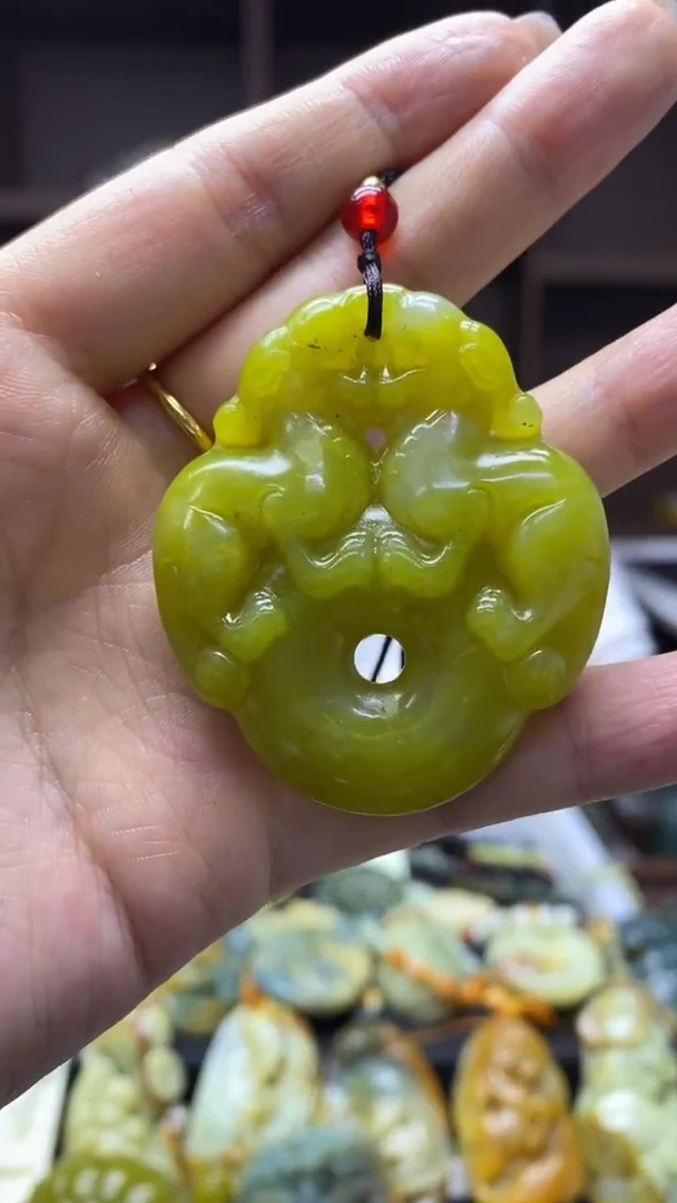 未镶嵌岫玉挂件