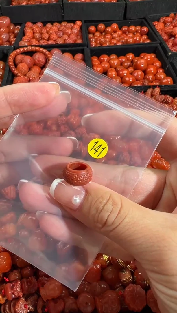 南红玛瑙未镶嵌颈饰1