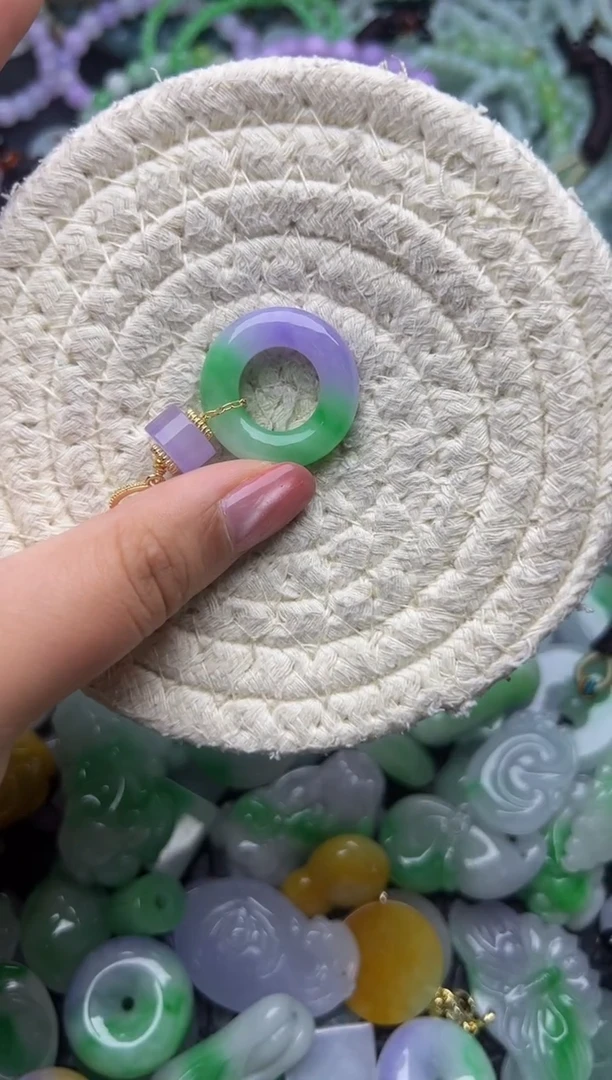 颈饰未镶嵌翡翠天然缅甸翡翠吊坠