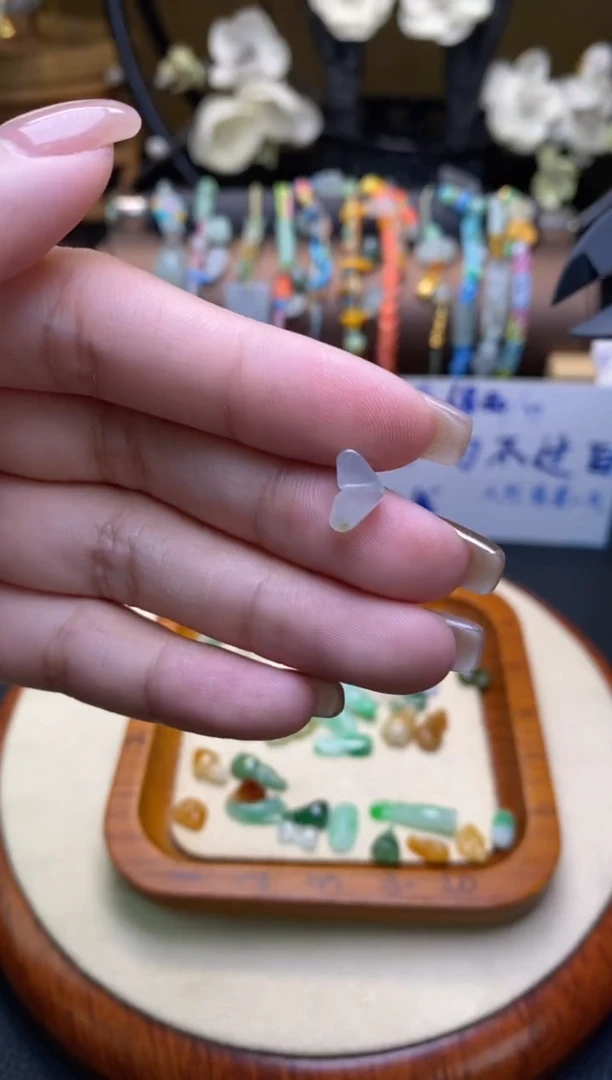 颈饰未镶嵌翡翠净货18256