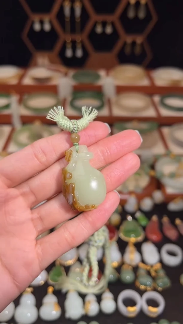 未镶嵌和田玉挂件放漏