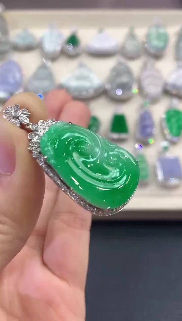 【闪购商品】翡翠吊坠(不含链)18K金镶嵌C6