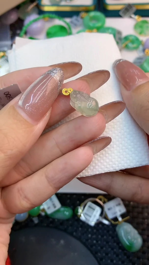 颈饰未镶嵌翡翠1