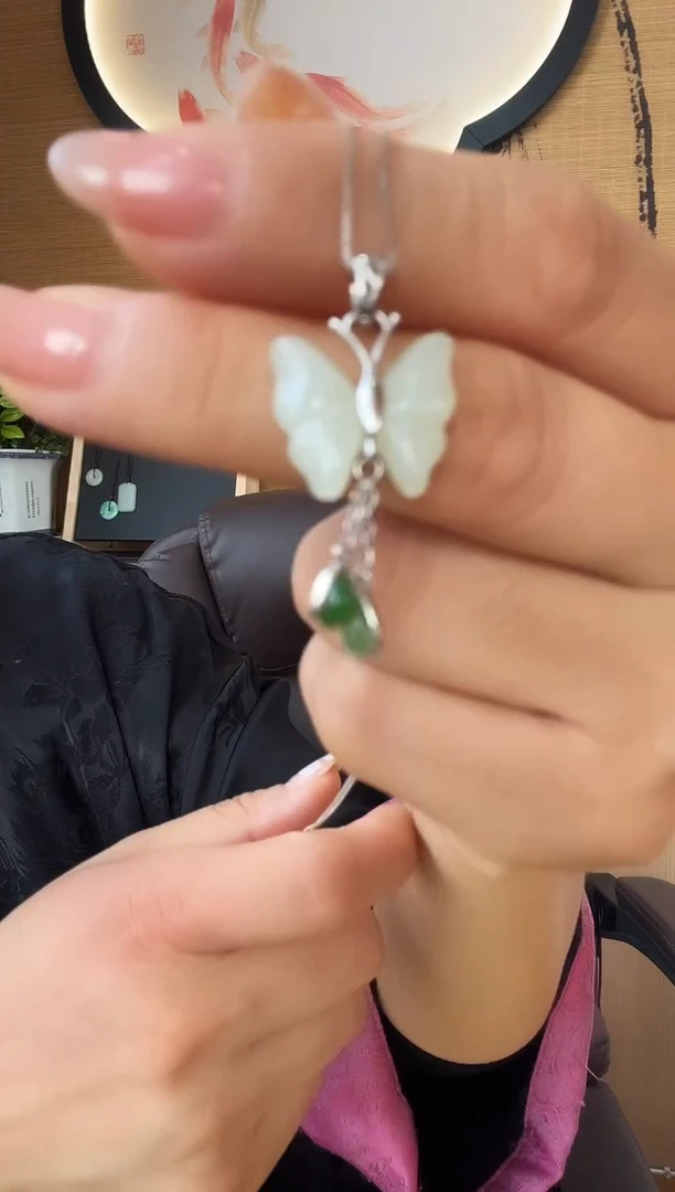 颈饰银S925镶嵌和田玉一*天银镶蝴蝶吊坠带链