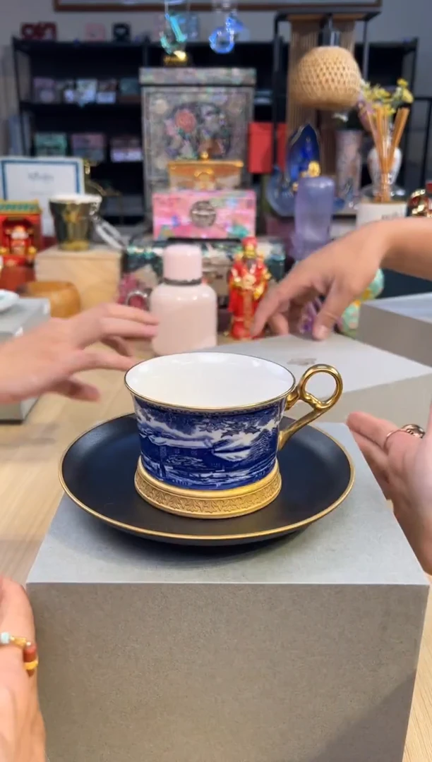 174雪景大红茶杯黑盘