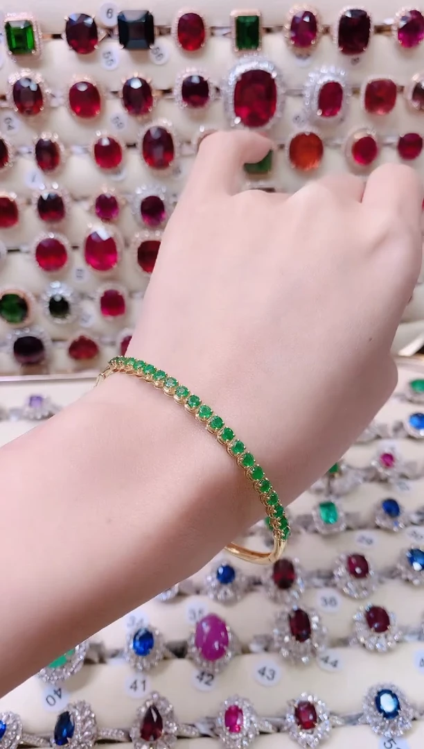 18K金镶嵌手镯祖母绿1