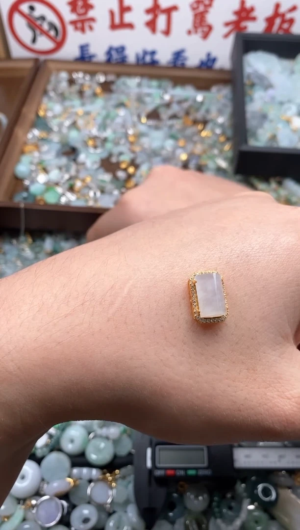 【闪购商品】翡翠颈饰未镶嵌哥哥