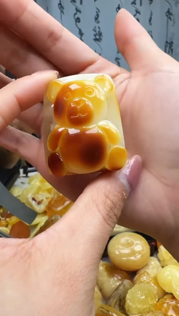 【闪购商品】琥珀裸石未镶嵌挂坠