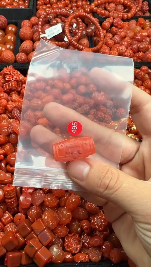 南红玛瑙未镶嵌颈饰1