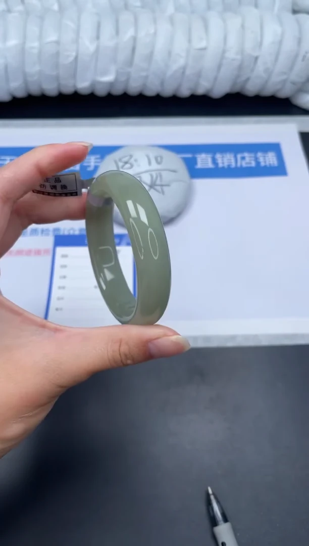 石英质玉手镯未镶嵌219-56.4D