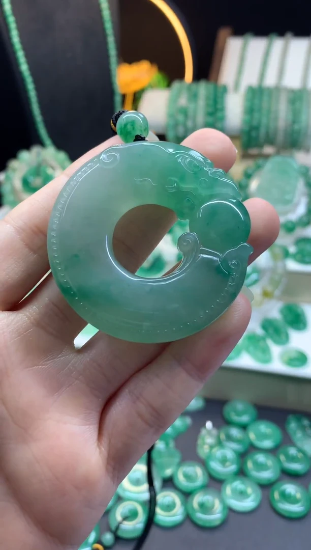 吊坠(不含链)未镶嵌石英质玉（非洲翠）吴****酒猪笼入水