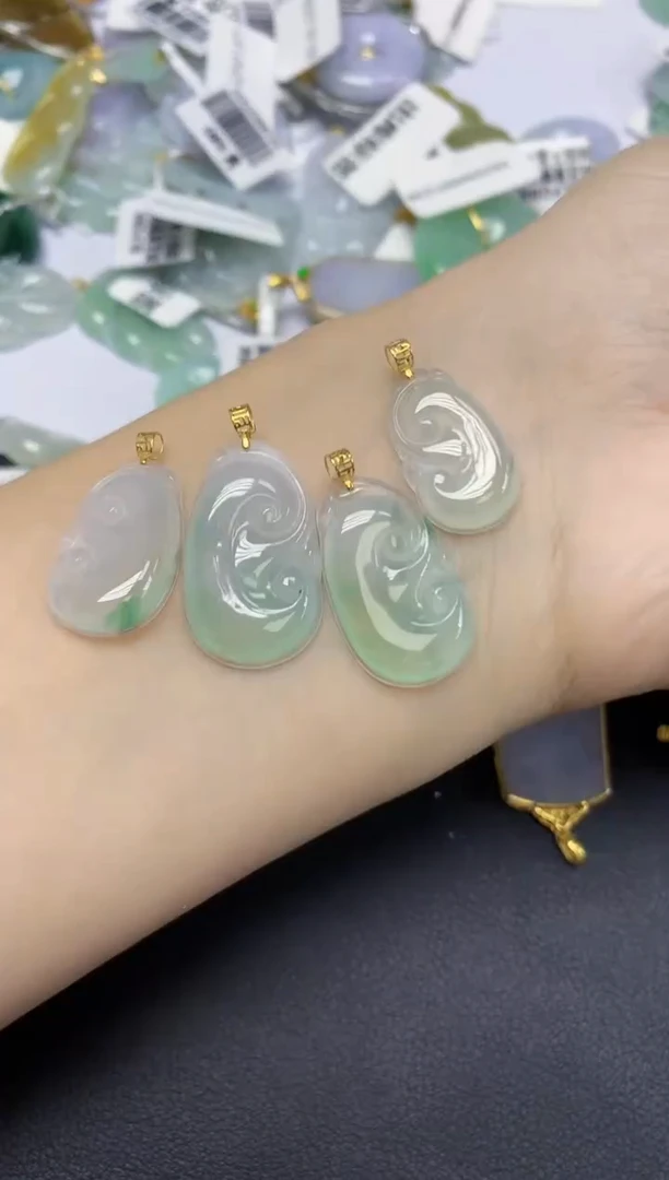 翡翠18K金镶嵌颈饰天然缅甸翡翠A货多样性发其一