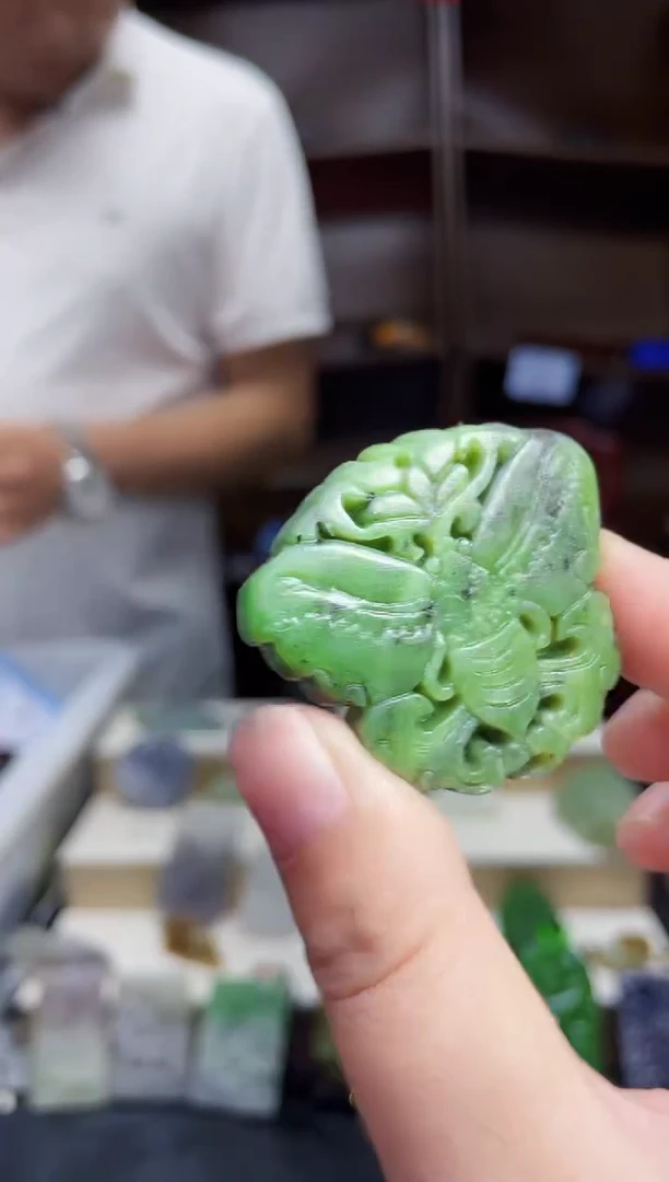 和田玉未镶嵌颈饰1