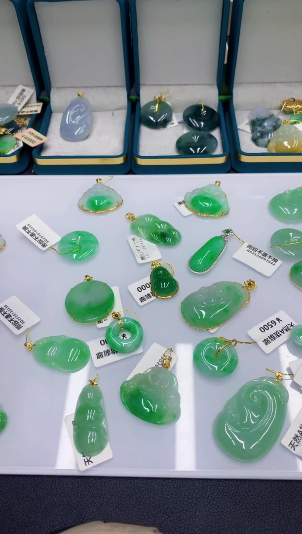 颈饰18K金镶嵌翡翠翡翠