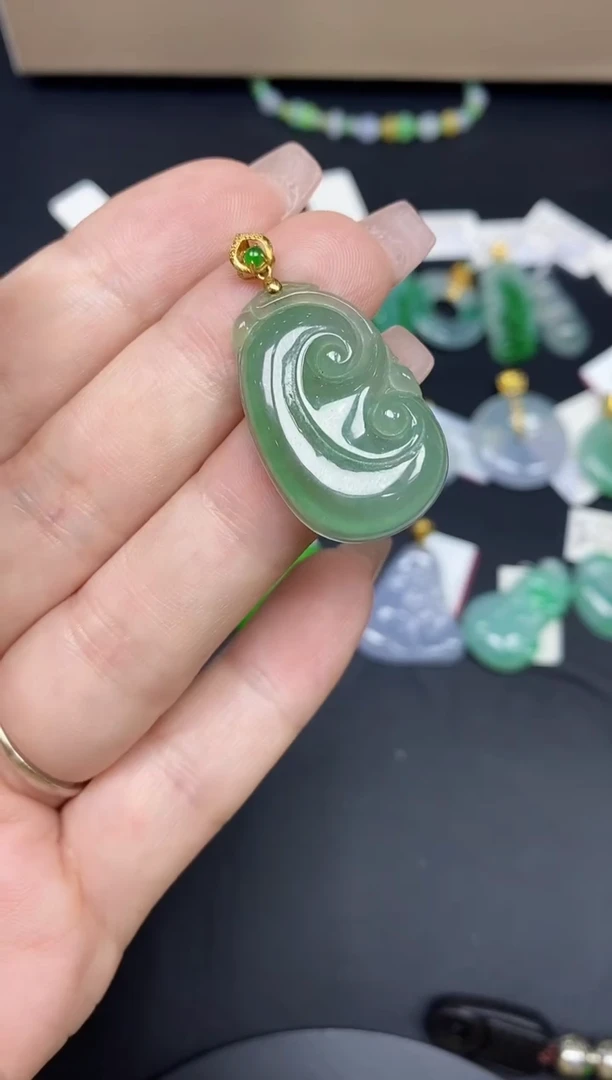 吊坠(不含链)18K金镶嵌翡翠如意18K金扣镶嵌@@CMT
