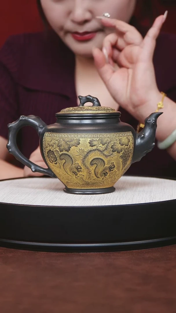 紫砂茶宠描金报春