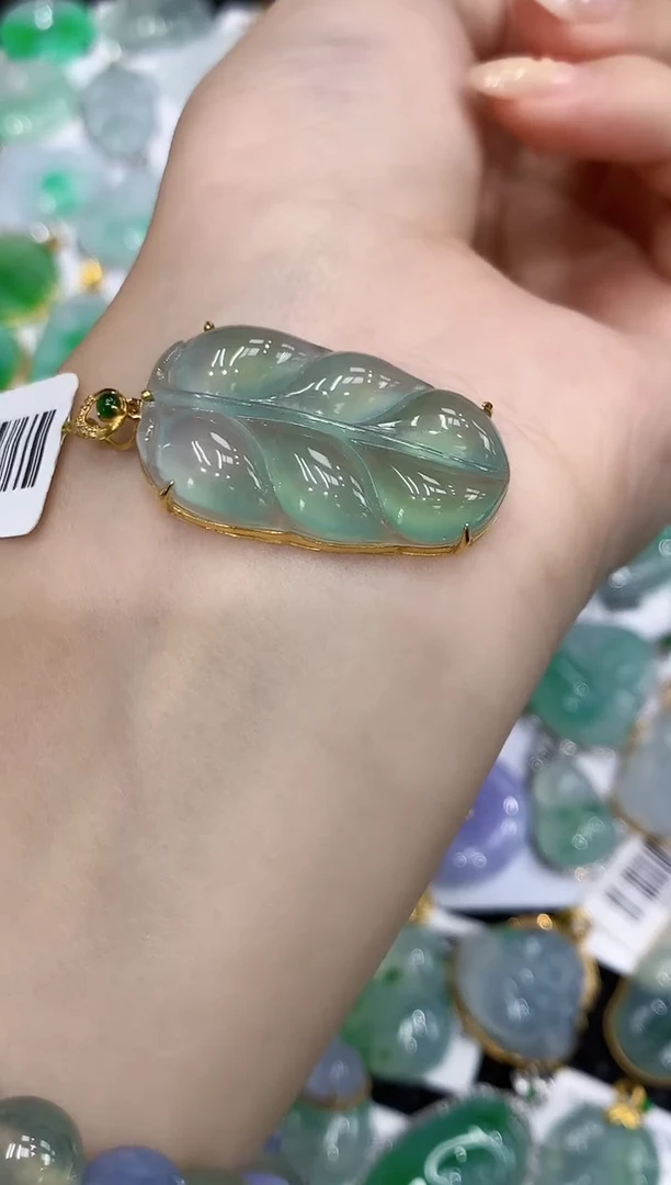 翡翠18K金镶嵌颈饰111111111111