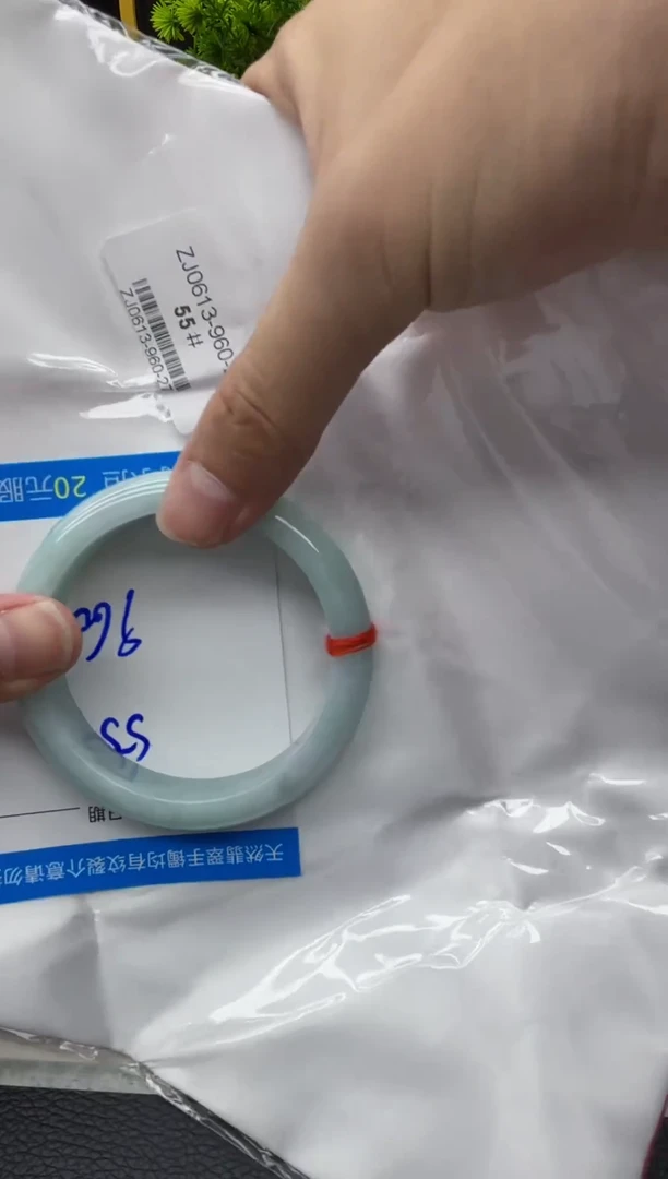 翡翠手镯未镶嵌1111