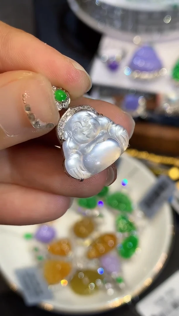 吊坠(不含链)18K金镶嵌翡翠多样性发其一