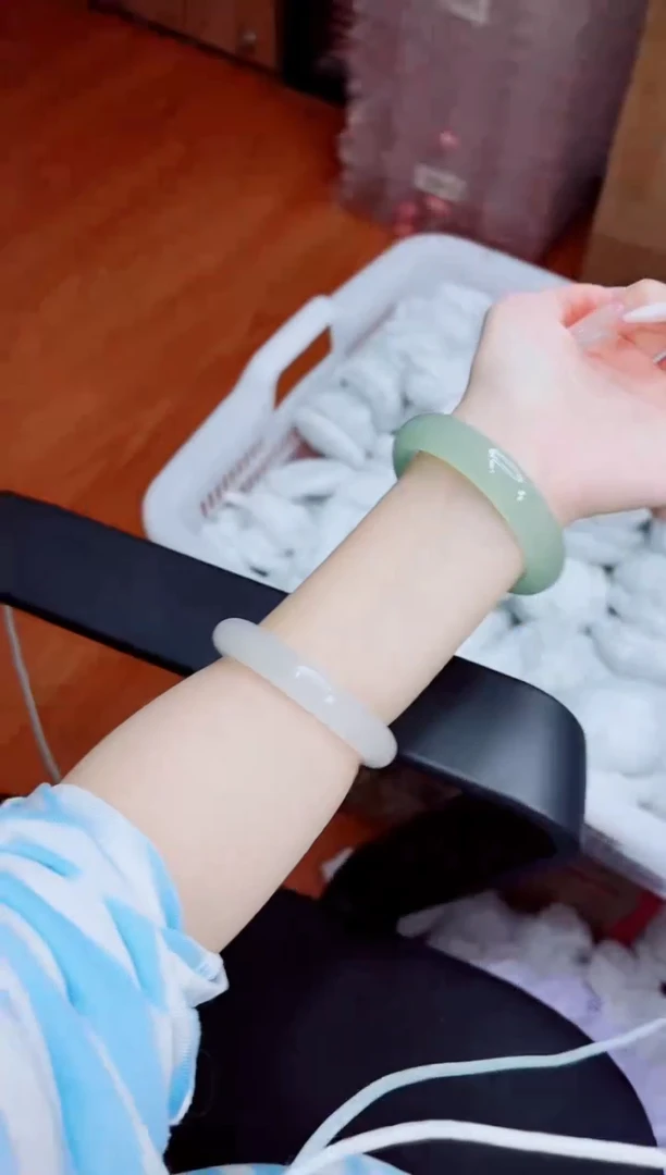 石英质玉手镯未镶嵌259/59.6