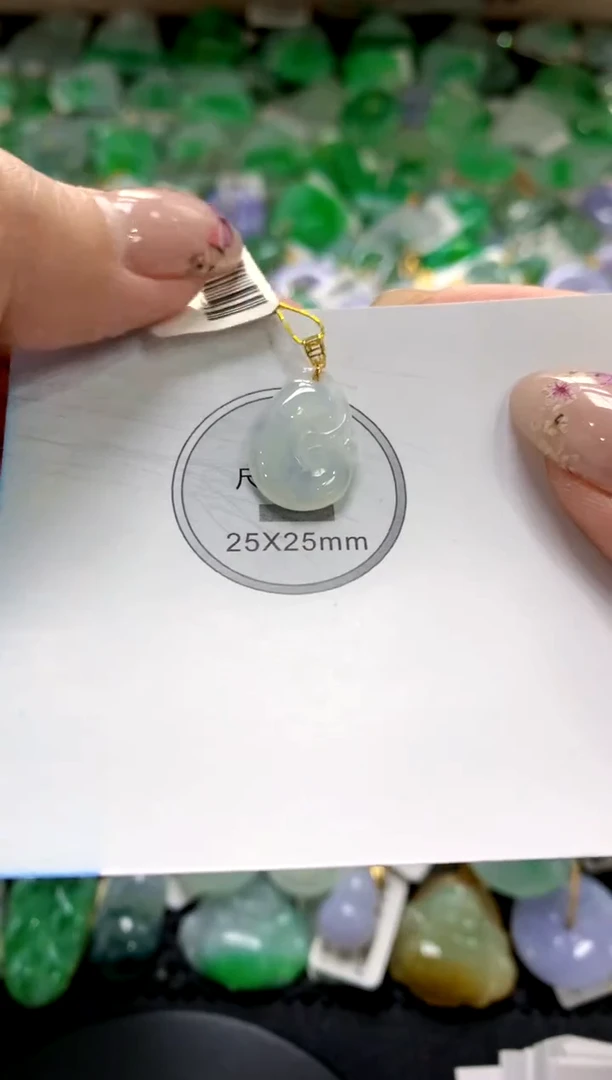 翡翠18K金镶嵌颈饰1111111111111111
