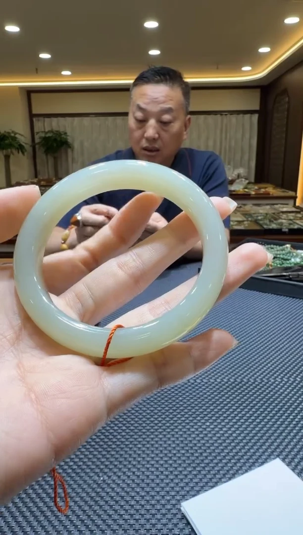 颈饰未镶嵌和田玉手镯60