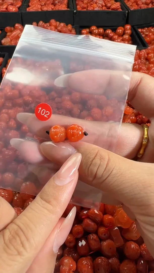 颈饰未镶嵌南红玛瑙1